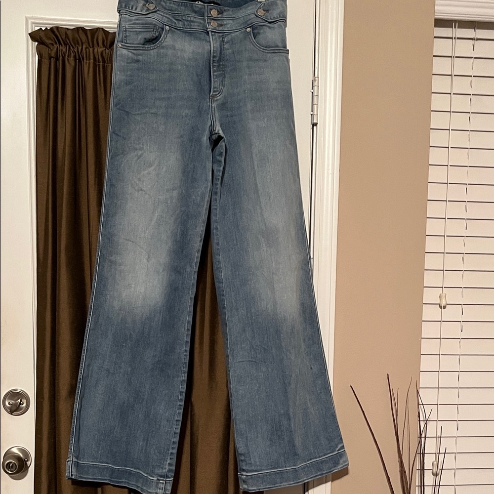 Express Wide-Leg Jeans in Light Blue Wash